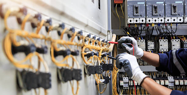 Professional Electrician technician working in Englewood Cliffs, NJ